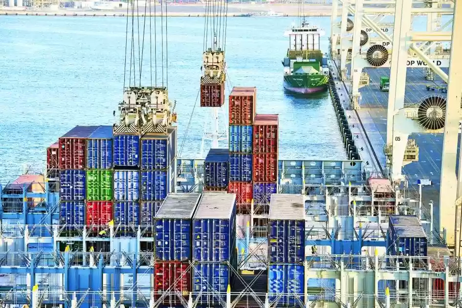 Image for The UAE ports handle 25,000 ships annually